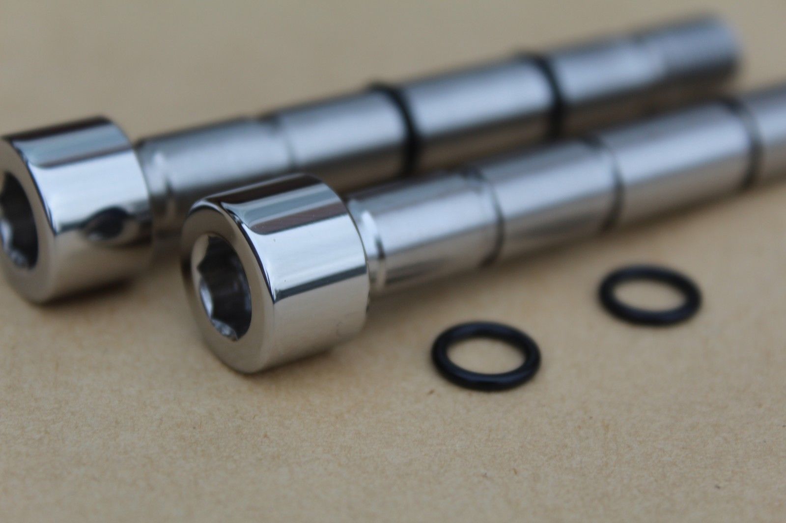 Suzuki 59105-18411 GT750 GT550 GT500 GT380 GT250 RE5 Brake Caliper Axle Bolt Set