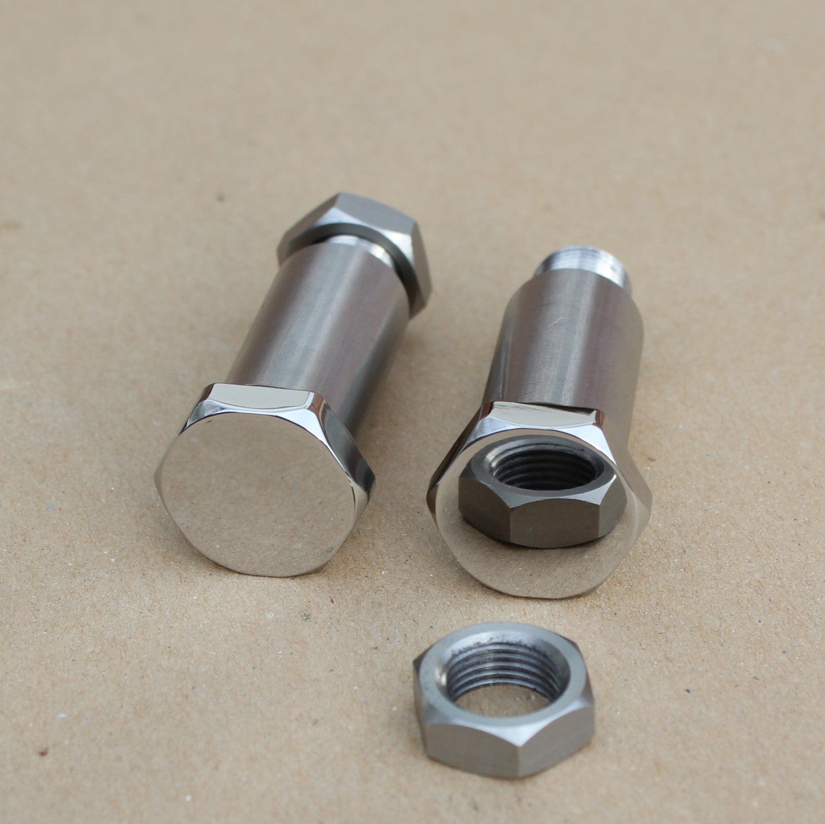 Kawasaki 34019-014 Z1 Z900 Z1000 Main Stand bolt set.